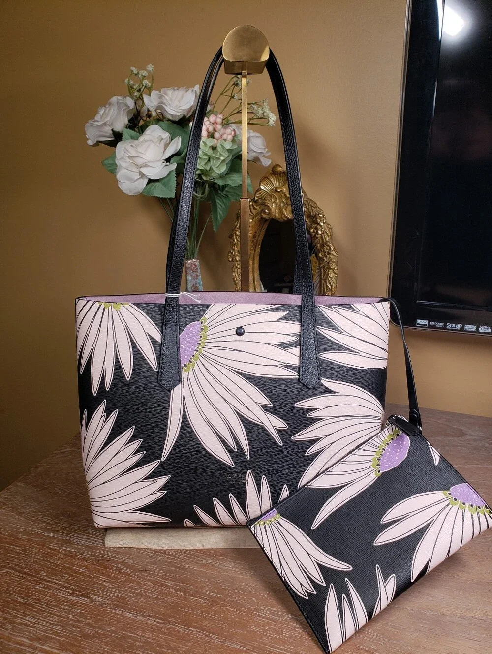 Kate Spade Daisy Toss Tote & Matching Wristlet Set NWOT! (Retail $299) - Picture 4 of 10